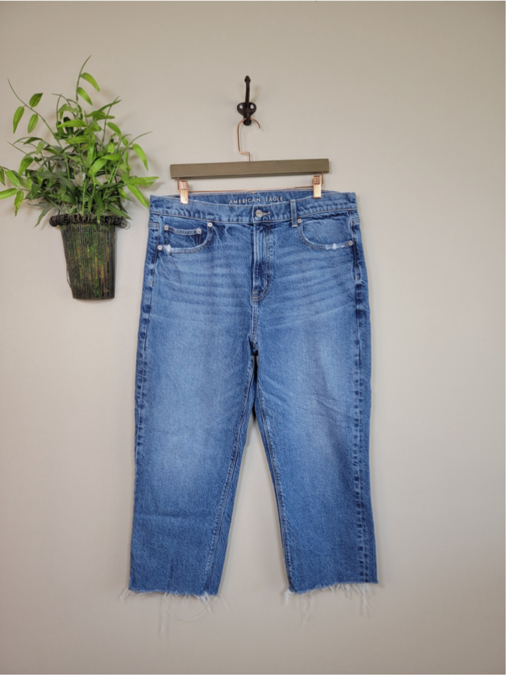 AE 14 American Eagle Super High Rise Straight Crop Jeans Medium Wash Frayed Raw